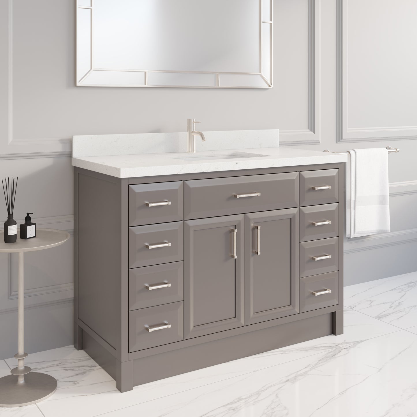 Meuble-lavabo simple Capri III avec organiseur Stealth, armoire de salle de bain en bois massif avec comptoir et dosseret en pierre reconstituée, porte et tiroir à fermeture amortie, pré-assemblé