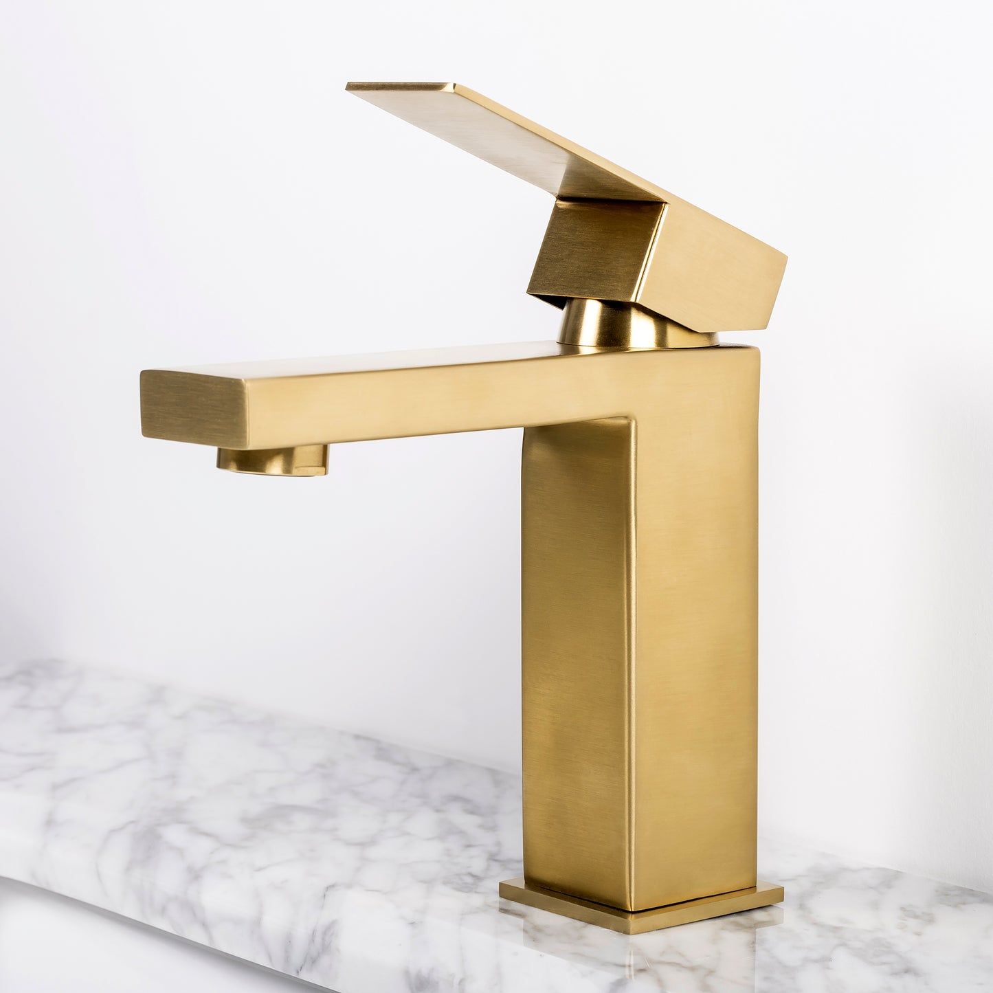 IKOU LIVING Kirk Single Lever Bathroom Faucet